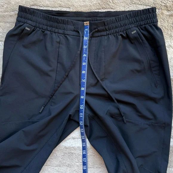 Lululemon License to Train Jogger in True Navy Size L - Picture 10 of 15